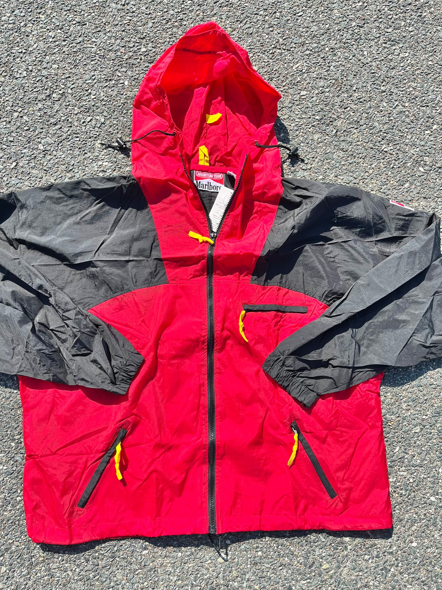 Deadstock Vintage Marlboro Adventure Team Lightweight Windbreaker Jacket XL