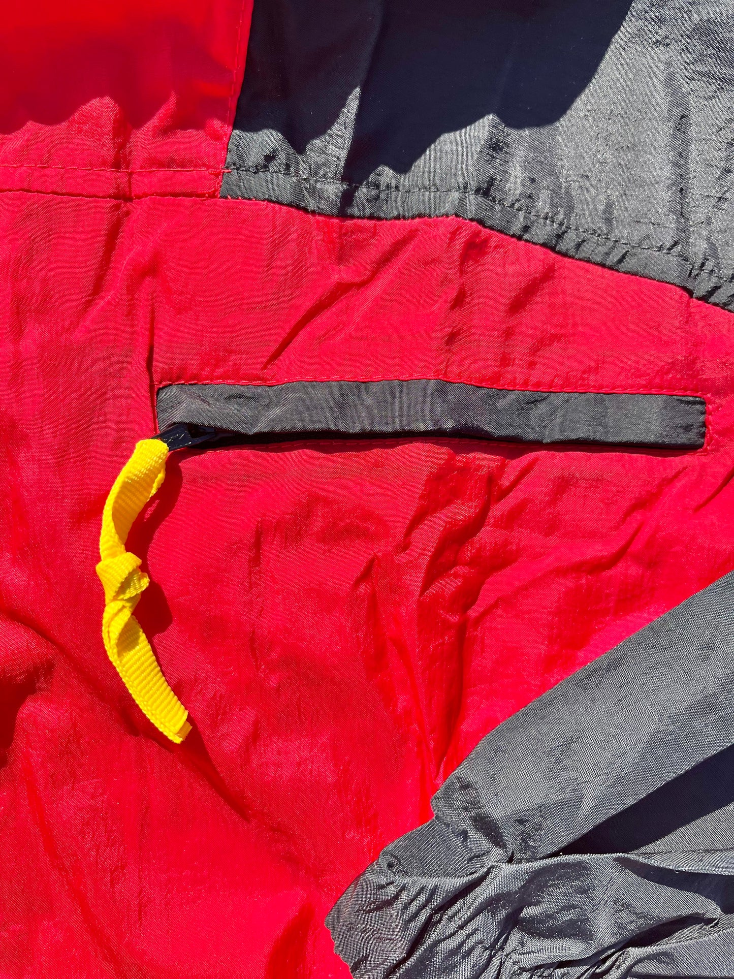 Deadstock Vintage Marlboro Adventure Team Lightweight Windbreaker Jacket XL