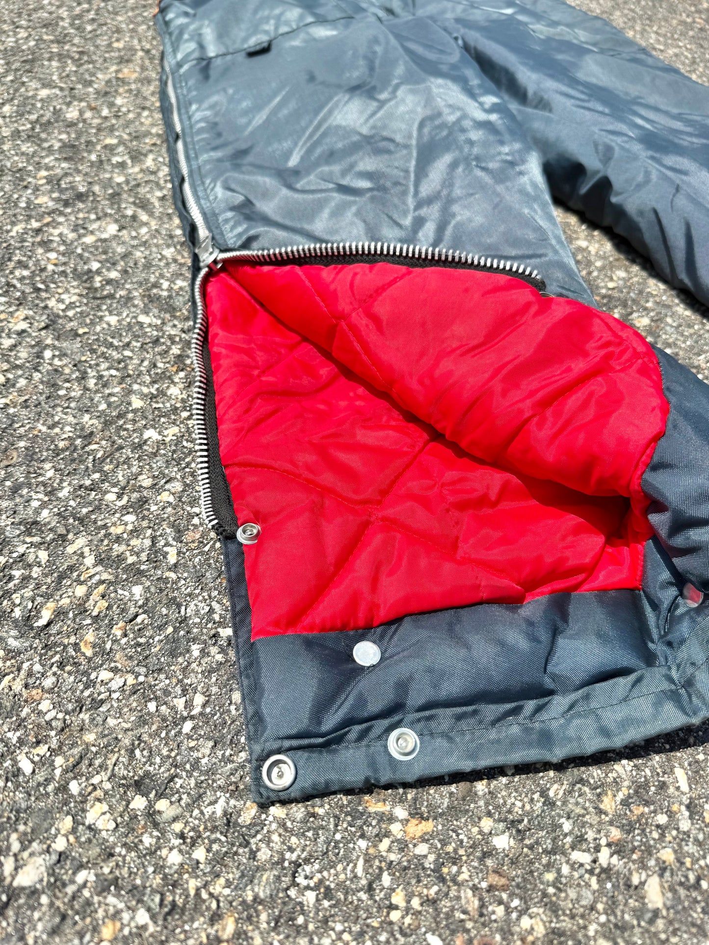 Vintage Retro 70's 80's United Pioneer Insulated Ski Snow Suit Size M Medium Navy Blue/Rainbow