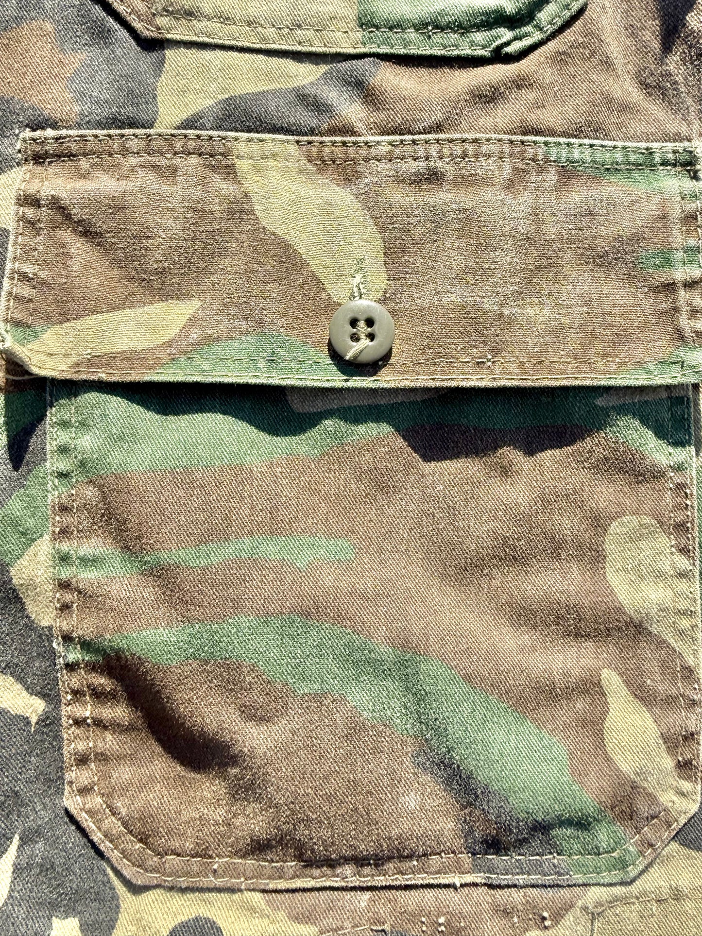 Vintage United States US Military Woodland Camo Canvas Army Jacket Size L Large