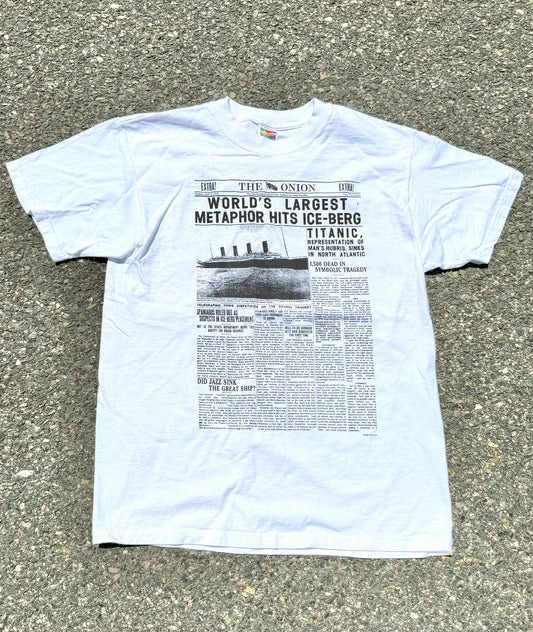Vintage Titanic Iceberg The Onion Parody Newspaper 90's T-Shirt Size M Medium 1999