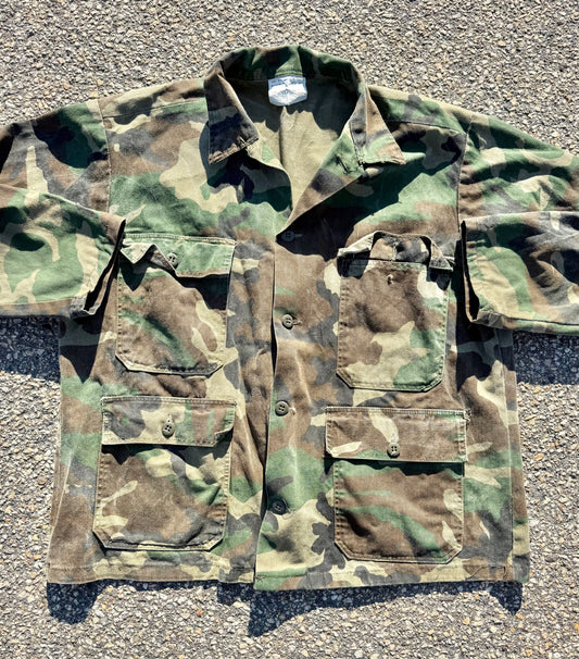 Vintage United States US Military Woodland Camo Canvas Army Jacket Size L Large