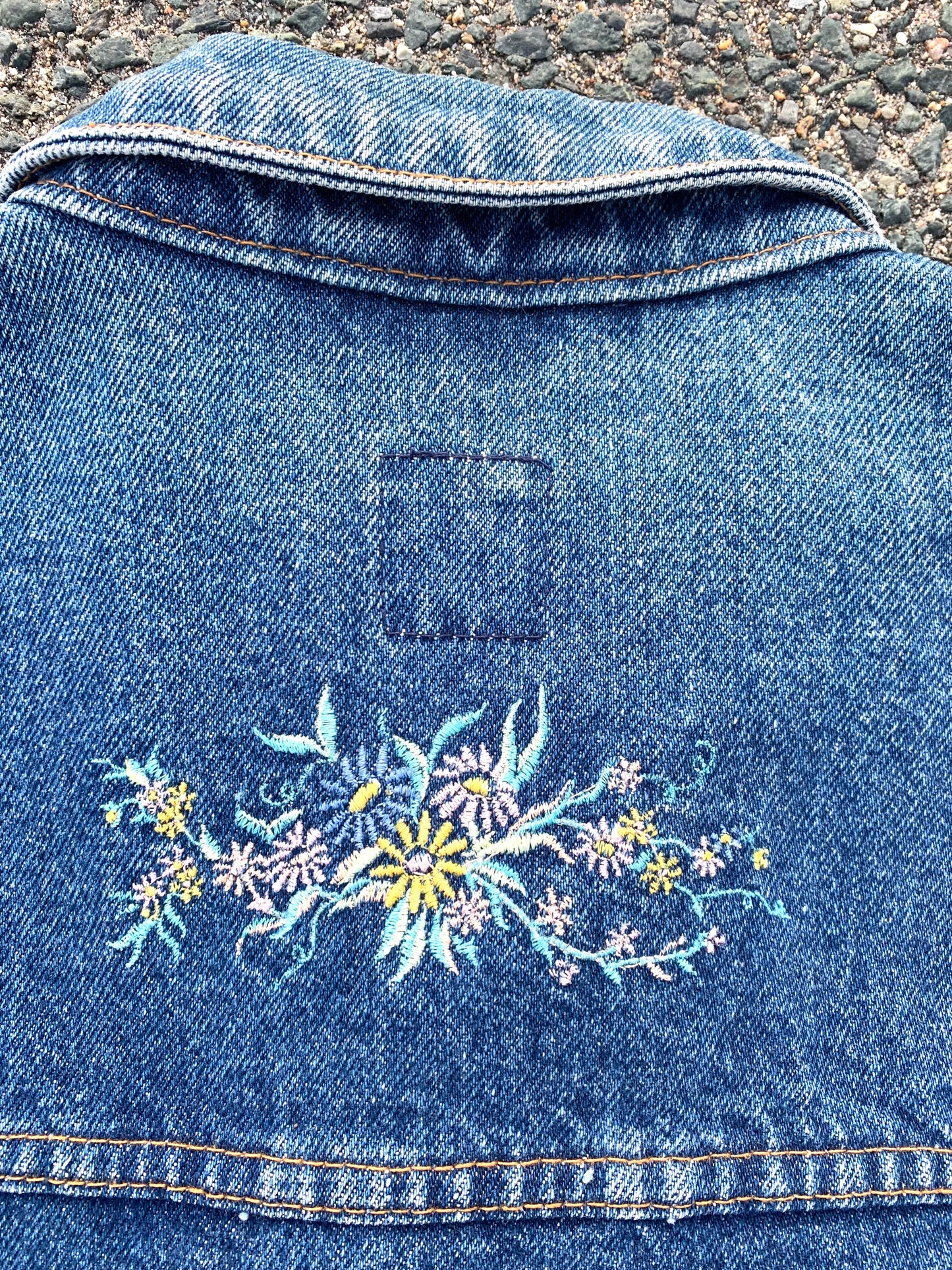 Vintage Gap Floral Embroidered 90's Full Button Denim Jean Jacket Women's Size L Large